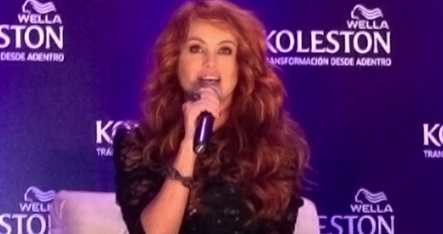 PAULINA RUBIO PELIROJA