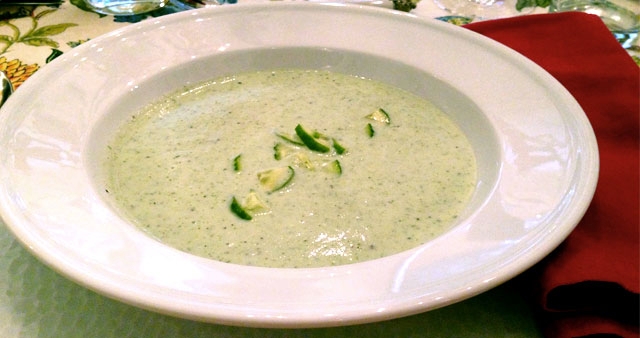 SOPA FRIA DE MENTA Y PEPINOS