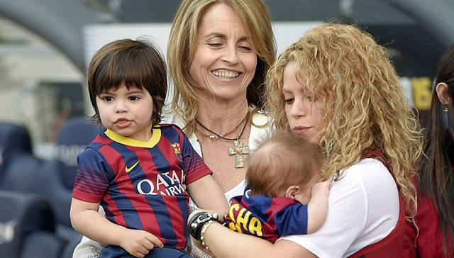 SHAKIRA JUNTO A SUS HIJOS